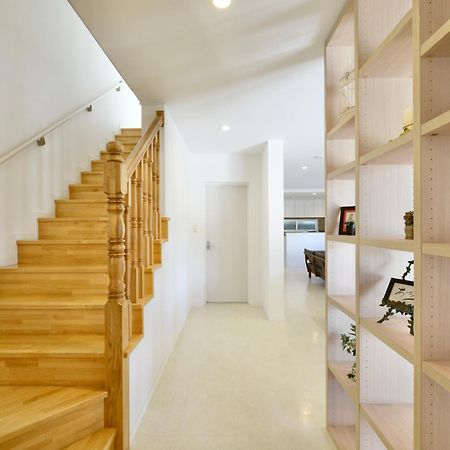 最大１２人宿泊可能 ご友人家族と一緒にステイタイム 広々リビングでホームパーティー Uruma Extérieur photo